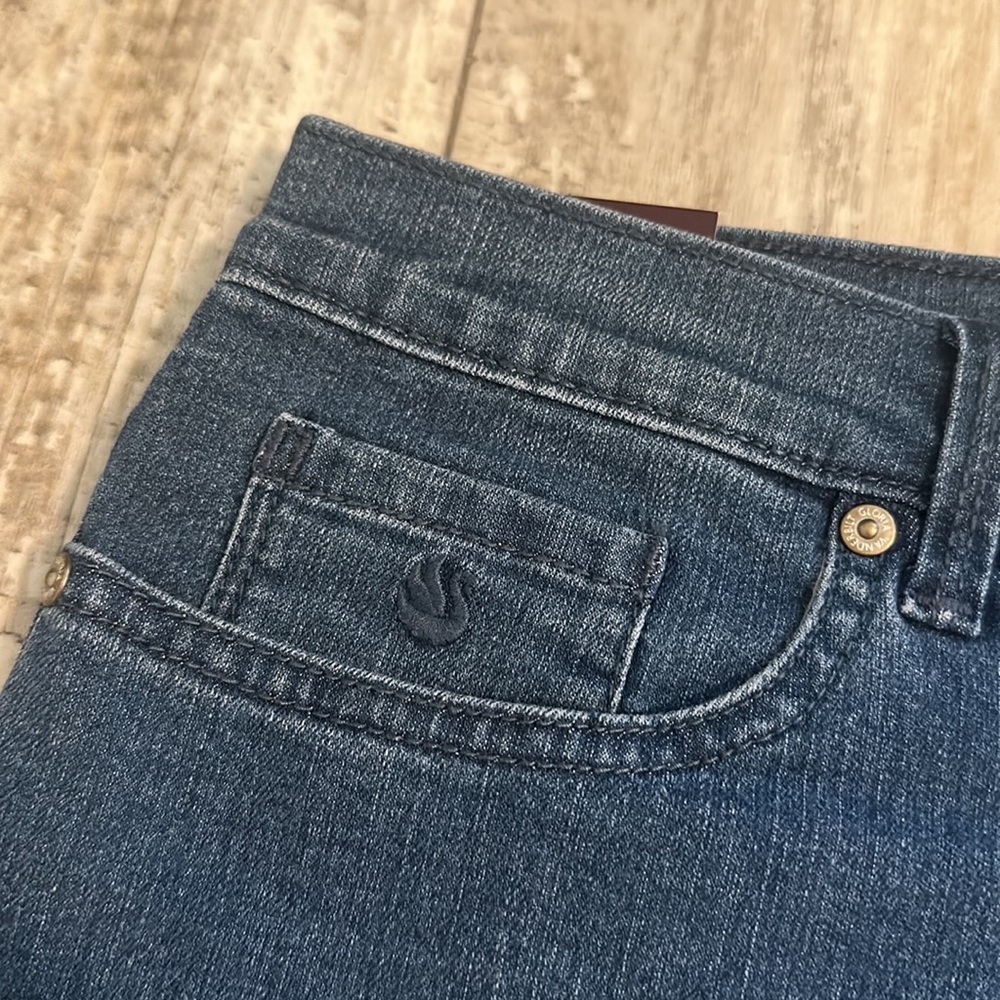 Gloria Vanderbilt Classic Amanda Tapered Jean - Picture 5 of 12